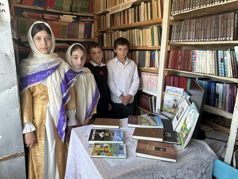 Книжная выставка " Цвети,мой,родимый край!".